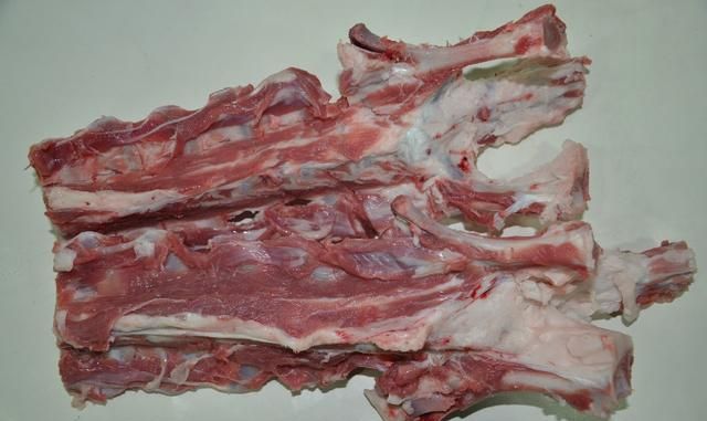 熬羊骨头汤用羊的什么骨头,熬羊骨头汤用什么部位的骨头最好图3