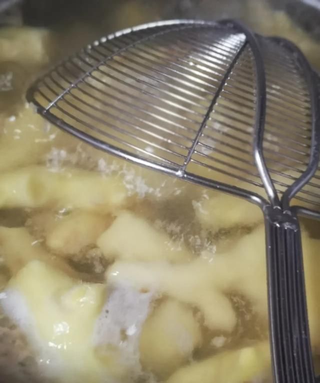 怎样煮鸡蛋猪脚姜汤图2