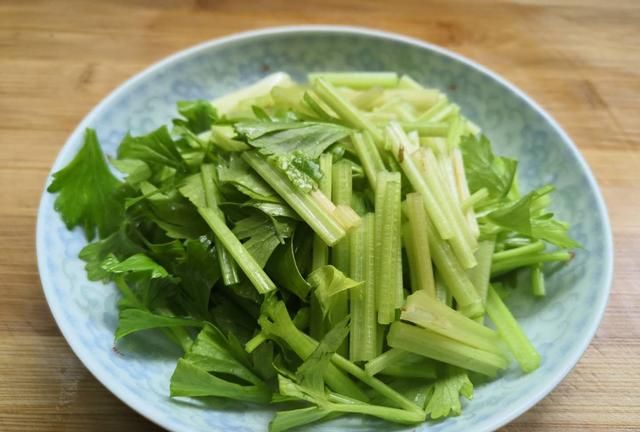 6月送你一盘清香菜，减脂不上火，隔天吃一回，皮肤清爽不干燥