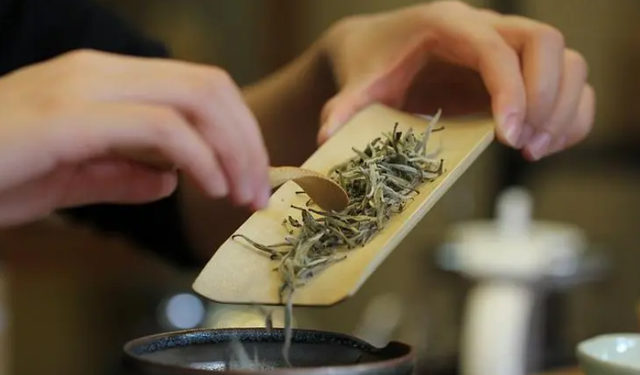 喝茶的朋友，你真的会泡茶吗？教你通用版泡茶手法，学会就算行家