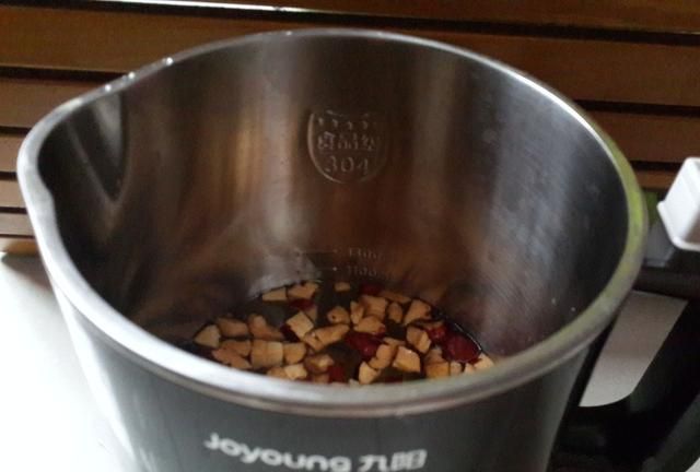 安神补血桂圆红枣豆浆