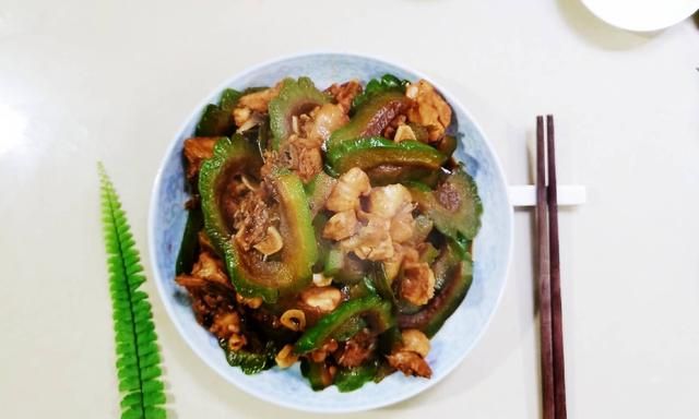 苦瓜怎样烧才好吃,苦瓜烧鸭子怎样做好吃图2