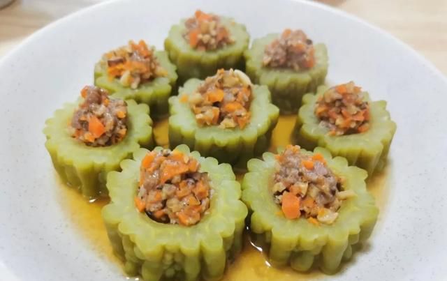 苦瓜怎样烧才好吃,苦瓜烧鸭子怎样做好吃图5