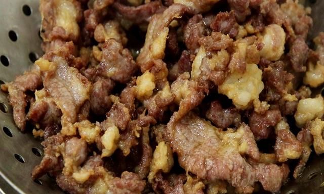 孜然羊肉这样做比饭店的好吃，羊肉细嫩不腥膻，全程干货请收藏