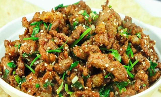 孜然羊肉这样做比饭店的好吃，羊肉细嫩不腥膻，全程干货请收藏