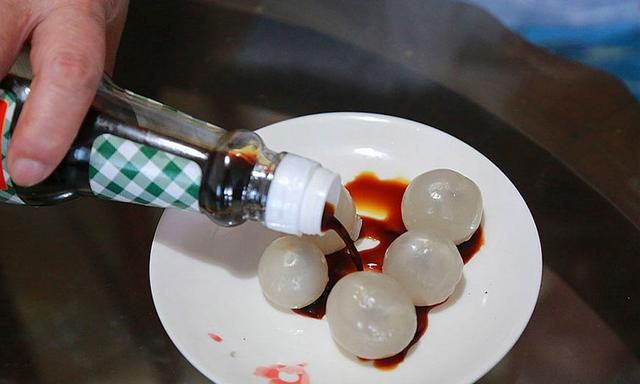 木瓜蘸辣椒，荔枝蘸酱油，水果产地的“内行”吃法你会吗？