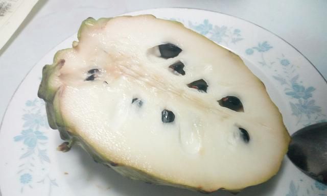 释迦果应该怎么吃？