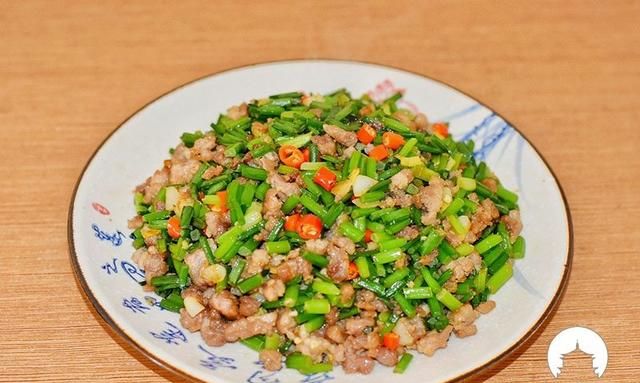 韭苔炒肉丝怎么做好吃,韭苔香菇炒肉丝的做法图1