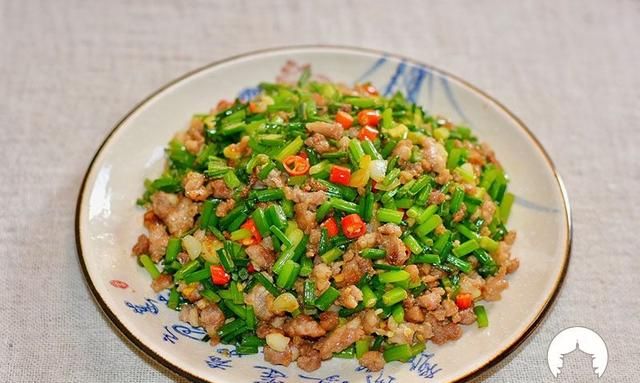 韭苔炒肉丝怎么做好吃,韭苔香菇炒肉丝的做法图2