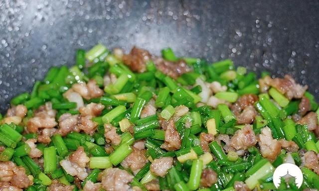 韭苔炒肉丝怎么做好吃,韭苔香菇炒肉丝的做法图9