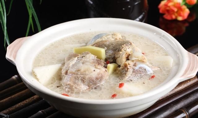 尿酸高要远离哪些食物？别不听劝，小心“招惹”痛风