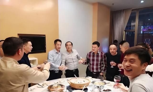 今天才知道，喝酒不易醉的3个小诀窍，以前不懂，难怪喝几杯就倒