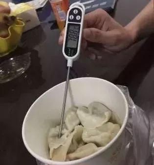 吃完火锅后，姑娘开始吐血！原因令人意想不到