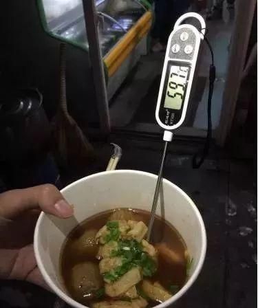 吃完火锅后，姑娘开始吐血！原因令人意想不到