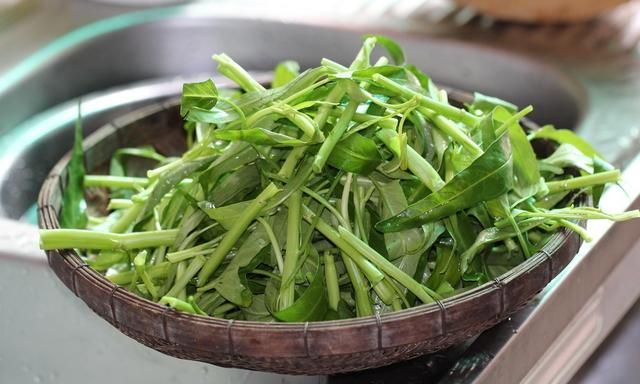 空心菜和贡菜是一个菜吗(空心菜晒干菜怎么吃)图2