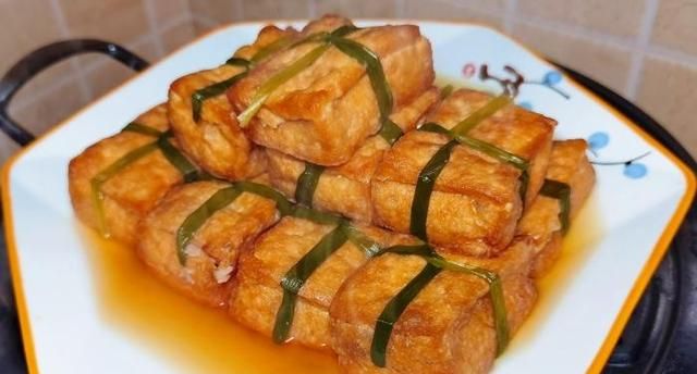 就地过年，年夜饭吃9道吉祥菜，荤素搭配营养高，好看好吃年味足