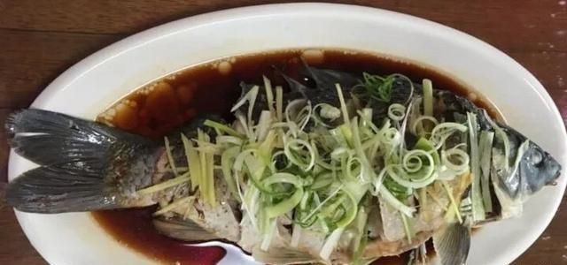 野生鲤鱼怎么做好吃又鲜嫩(大野生鲤鱼怎么做才最好吃)图2