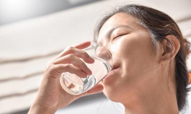 天气炎热，如何预防中暑？万一出现中暑情况，该怎样快速降温