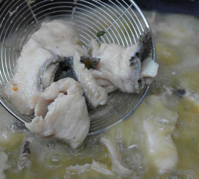 黑鱼这么做太好吃了 一条鱼两个人没够吃 比饭店大厨还正宗的做法