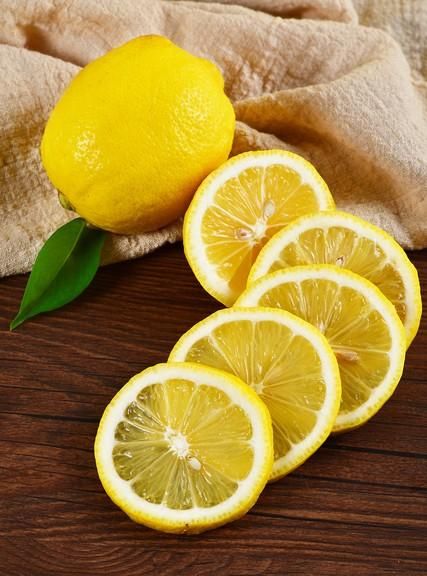 柠檬能杀死12种癌？比化疗强一万倍？喝柠檬水能抗癌？真相来了
