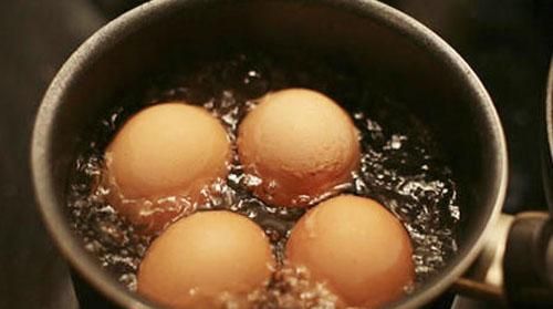 坐月子应该多吃鸡蛋吗,坐月子真的需要大量吃鸡蛋吗图1