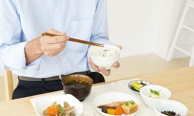 肾衰竭了都有哪些症状？医生：这4个信号一个都不能忽视
