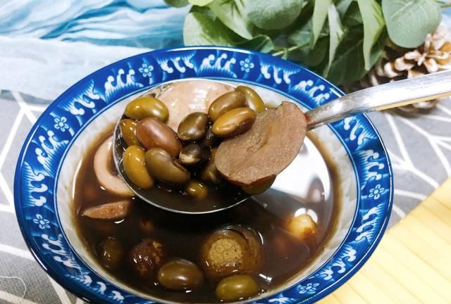 用黑豆煲的汤，隔天喝一次，睡眠好，精神饱满