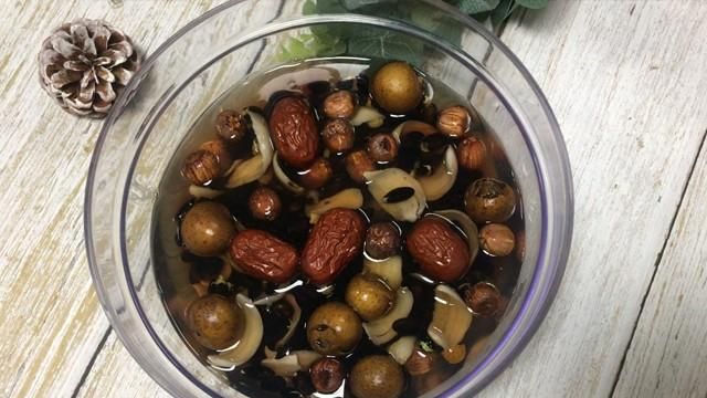 用黑豆煲的汤，隔天喝一次，睡眠好，精神饱满