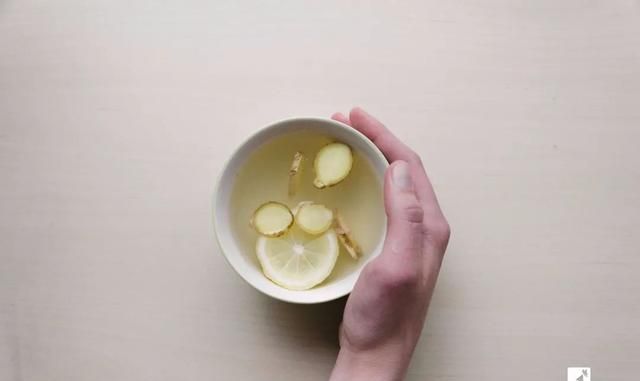 白开水里加这5种“料”，不仅解渴还对身体有好处