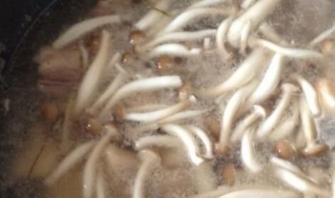 排骨鲜菇汤怎么做,鲜菇炖排骨汤怎么做图5