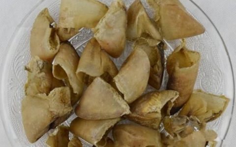 杀年猪时为啥要用刀敲一下猪腿