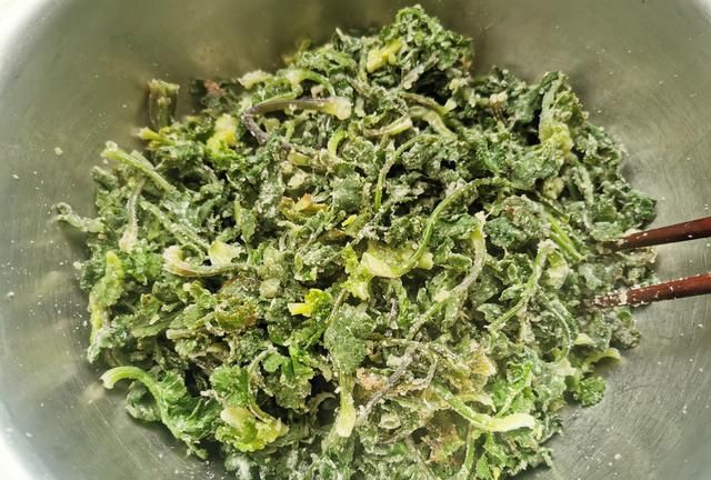 香菜这种做法，大部分人没吃过，清脆爽口，常吃对感冒有好处