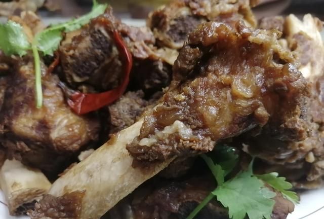 香辣牛骨头做法,香辣牛膘的做法图6