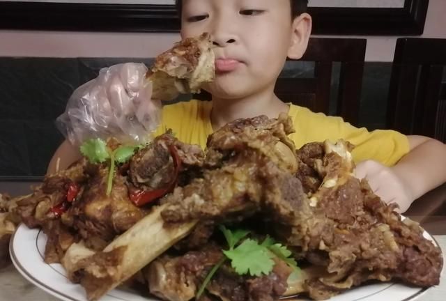 香辣牛骨头做法,香辣牛膘的做法图8