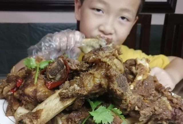 香辣牛骨头做法,香辣牛膘的做法图9