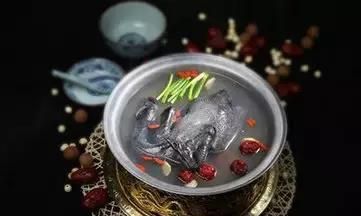 行走的滋补品，名贵食疗珍禽——乌鸡