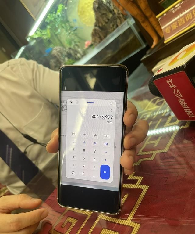 晨意帮忙丨小伙花了一万多，满背痘痘岿然不动？文峰：两月内退款
