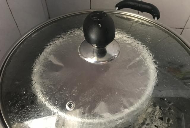 黑米加3个鸡蛋，不用烤箱不发面，补血又乌发，女人孩子要多吃