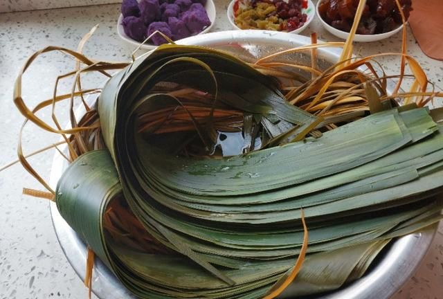 粽子里的花生芝麻怎么做,芝麻花生粽子图5