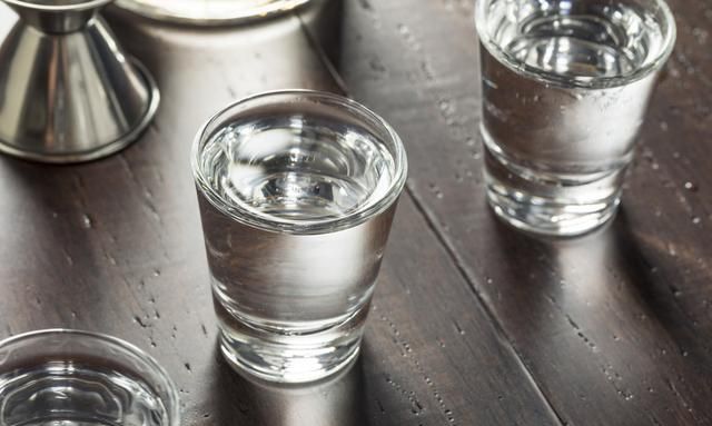 强身泡酒配方：做法简单养肾阳，益精髓功效多，方便饮用