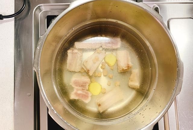 煲海带排骨汤，一定要记得加一点它，肉烂脱骨，海带软糯，更补钙