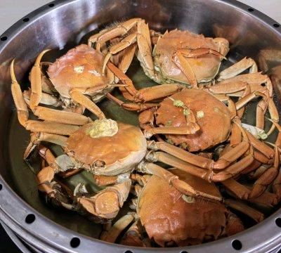 第一次做清蒸螃蟹就一致好评，从此做菜就有了自信