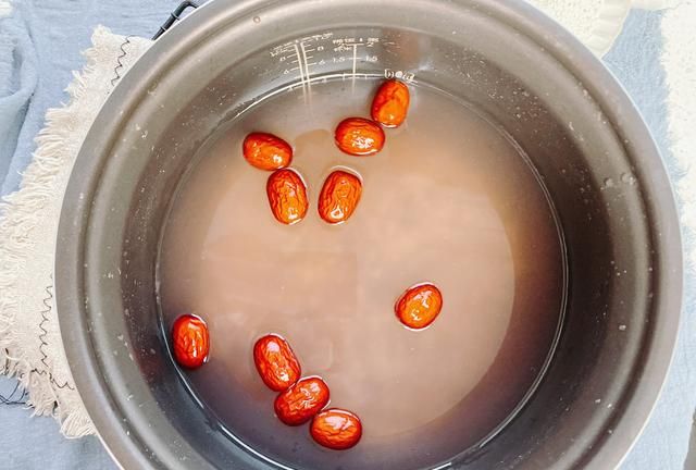 黑米粥的正确做法，煮之前加一步，多加一种食材，比八宝粥还好喝