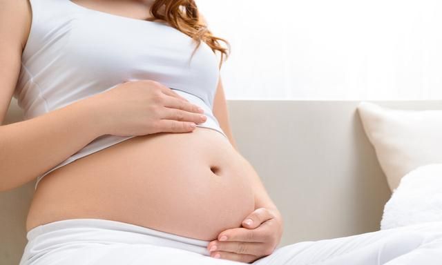 孕期贫血，对孕妈自身和胎儿都有哪些危害呢？该如何解决呢？