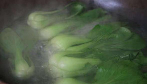 怎样才能使青菜煮了变黄图5