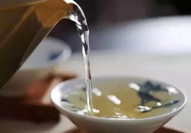 是什么原因让茶汤的颜色五花八门？