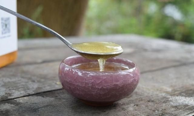 蜂蜜花粉蜂王浆哪个好？可以混合吃吗？可以做蜂三宝吗？