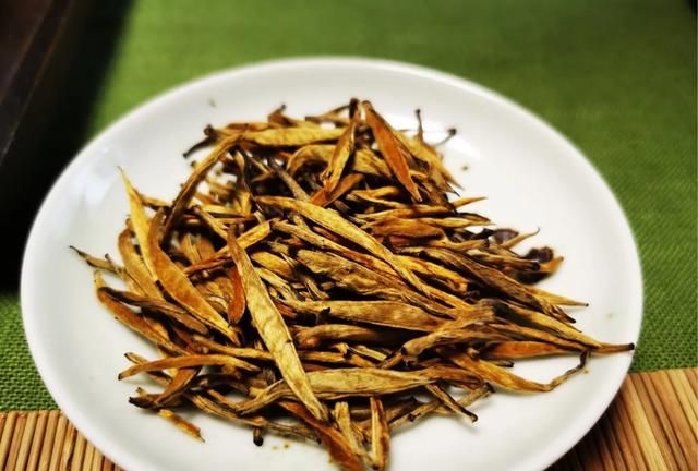 春天喝绿茶胃疼的小伙伴，来一泡古树金针吧！