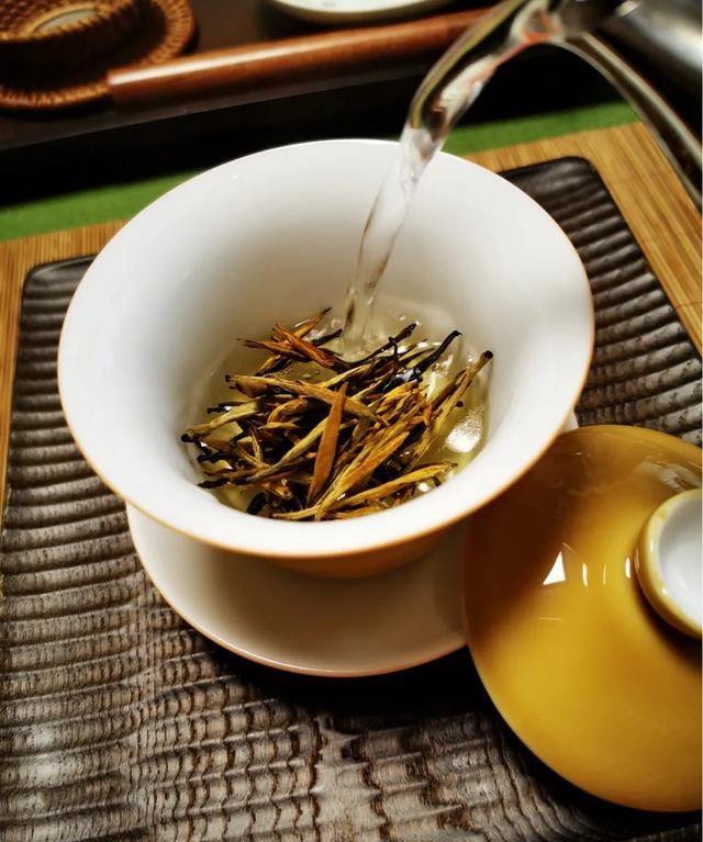 春天喝绿茶胃疼的小伙伴，来一泡古树金针吧！