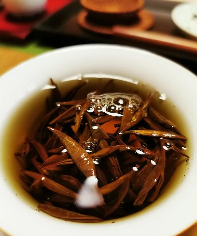 春天喝绿茶胃疼的小伙伴，来一泡古树金针吧！